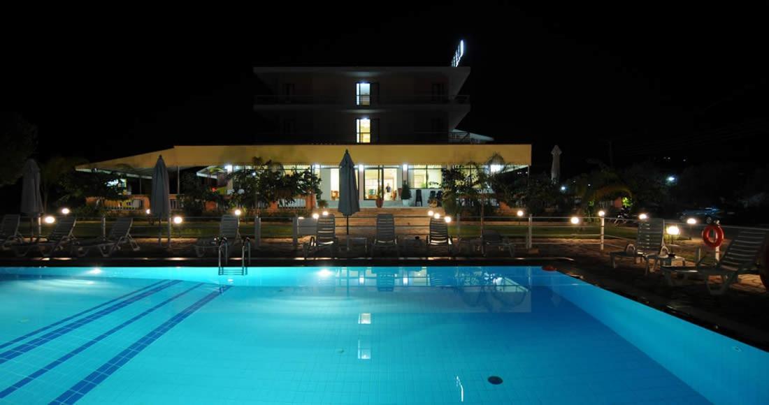 Cleopatra Hotel Kanali  Exteriör bild